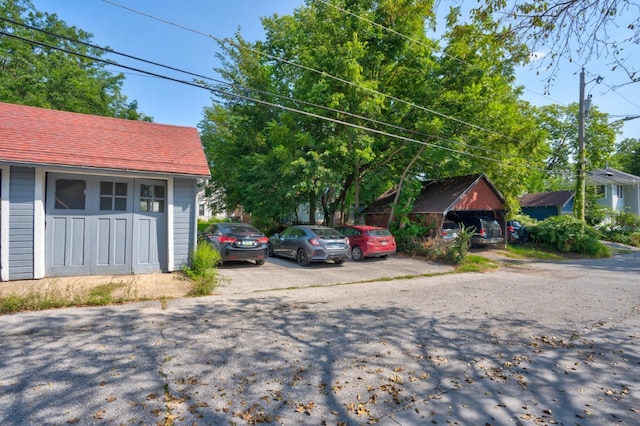 view of front of house featuring an outbuilding