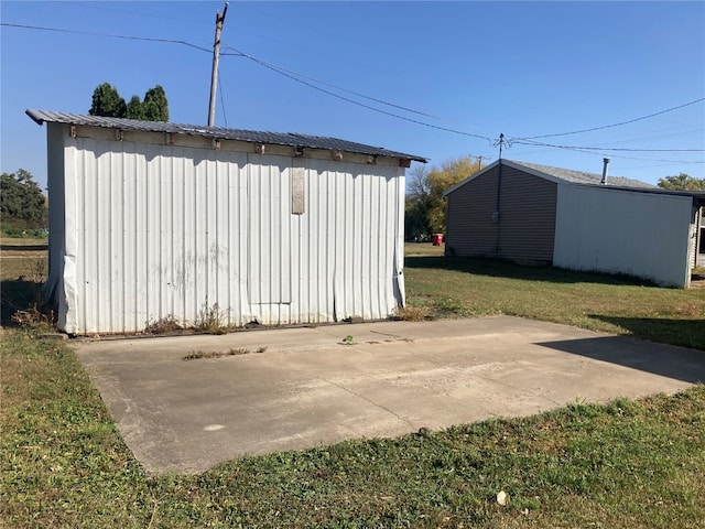 view of outdoor structure with a lawn