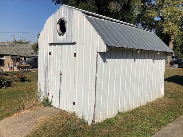 view of outdoor structure featuring a lawn