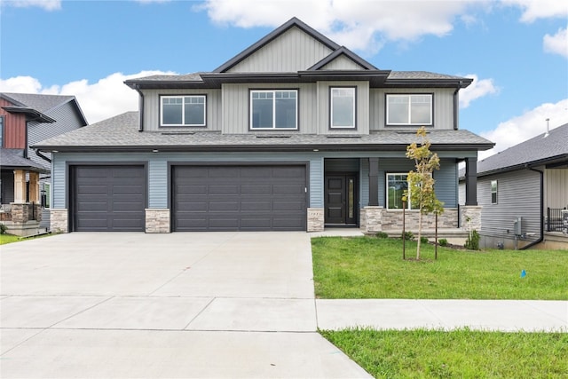 view of front facade featuring a front yard and a garage