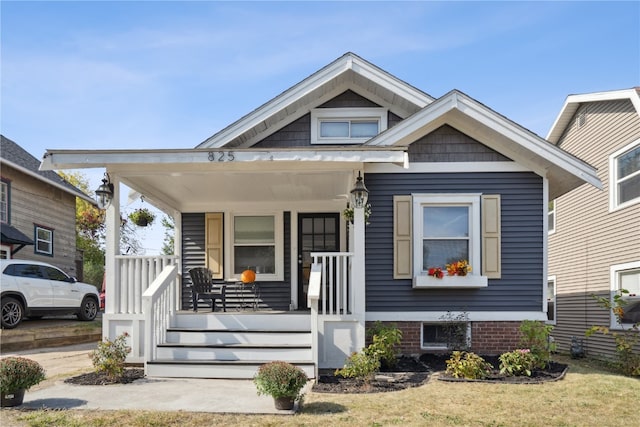 view of front of property featuring covered porch