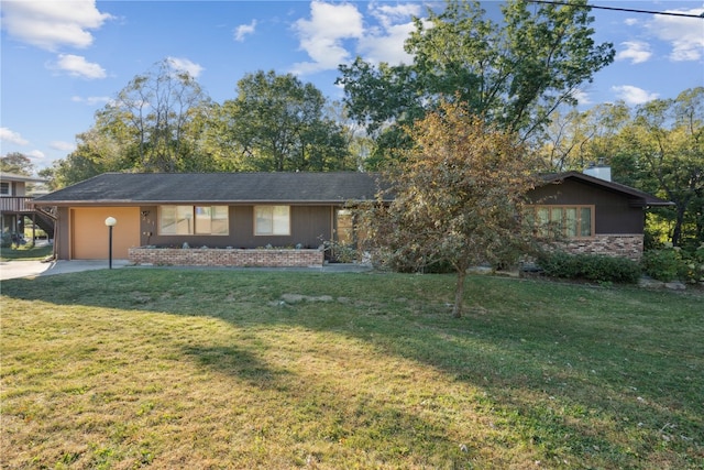 ranch-style house featuring a front lawn