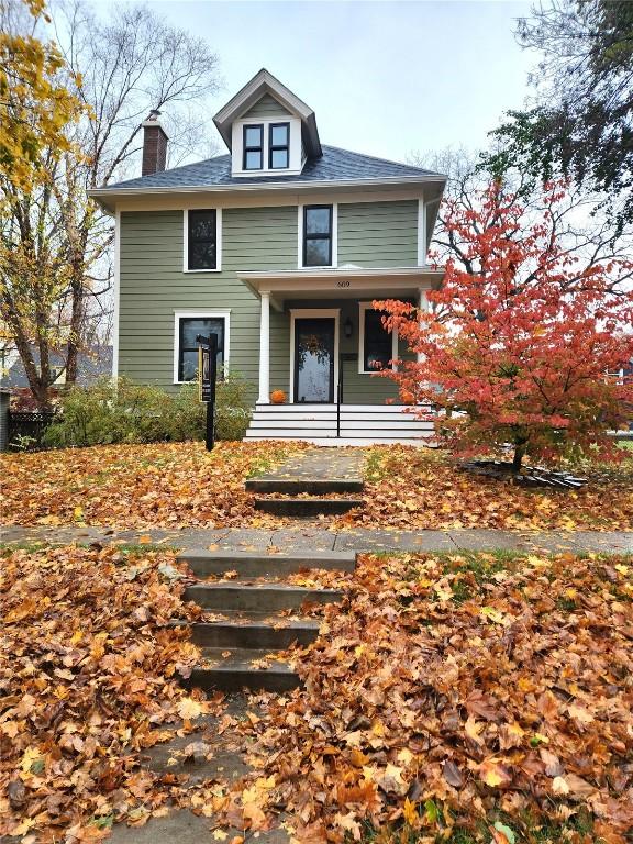 view of front of property featuring a porch