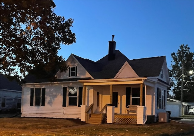 view of front of property featuring a porch