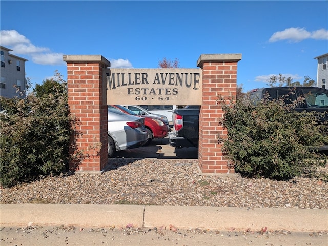 view of community / neighborhood sign