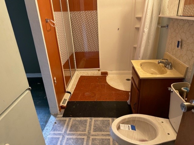 bathroom featuring vanity, a shower with curtain, and toilet