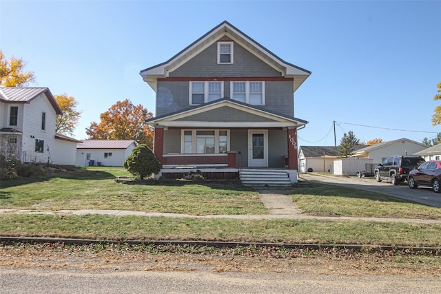 view of front facade with a front lawn