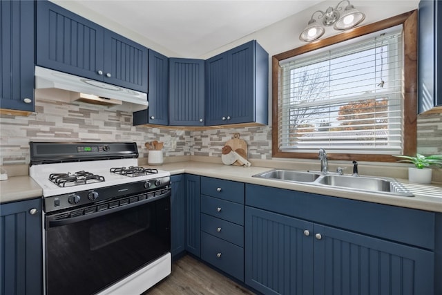 kitchen with tasteful backsplash, dark hardwood / wood-style flooring, sink, blue cabinets, and white gas range oven