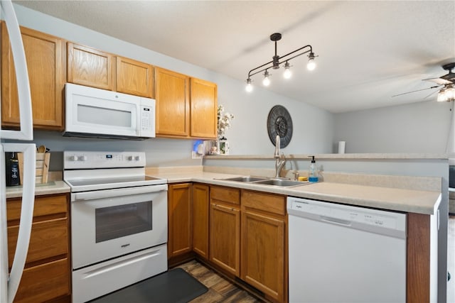 kitchen featuring dark wood-type flooring, kitchen peninsula, sink, white appliances, and ceiling fan