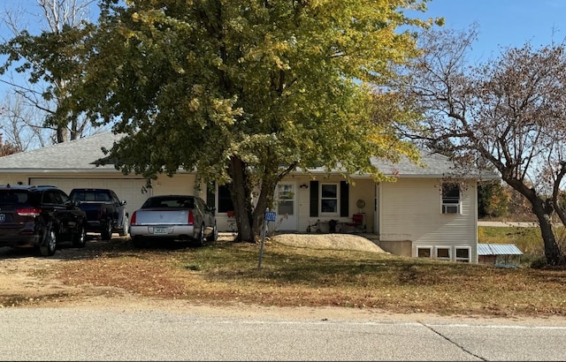 13276 Circle Dr, Anamosa IA, 52205, 3 bedrooms, 2 baths house for sale