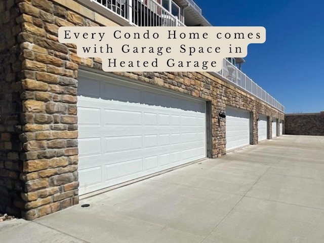 1871 Ellis Blvd NW Unit 202, Cedar Rapids, IA 52405 - garage with concrete driveway