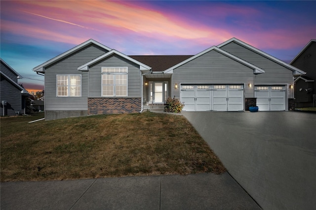 view of front of home featuring a yard and a garage