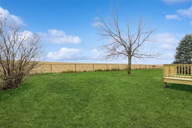 view of yard featuring a rural view