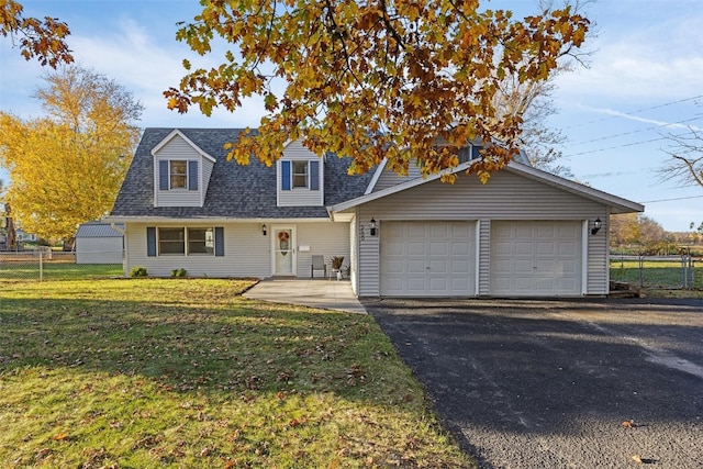 view of front of property featuring a front yard and a garage