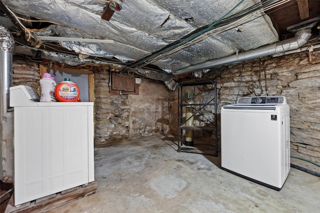 basement featuring washing machine and clothes dryer