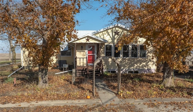 2482 65th St, Vinton, IA 52349 - view of front of property featuring central AC