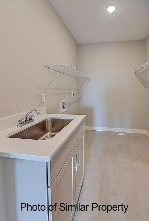2933 Clubhouse Dr, Marion, IA 52302 - laundry area featuring hookup for an electric dryer and washer hookup