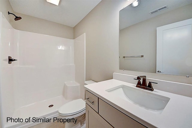 2933 Clubhouse Dr, Marion, IA 52302 - bathroom with vanity and a shower