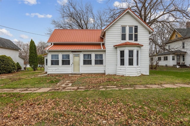 view of front of home featuring a front lawn