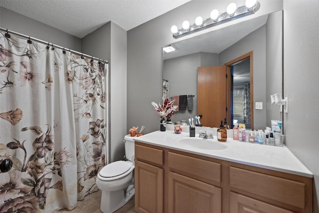 bathroom featuring vanity, a shower with shower curtain, a textured ceiling, and toilet