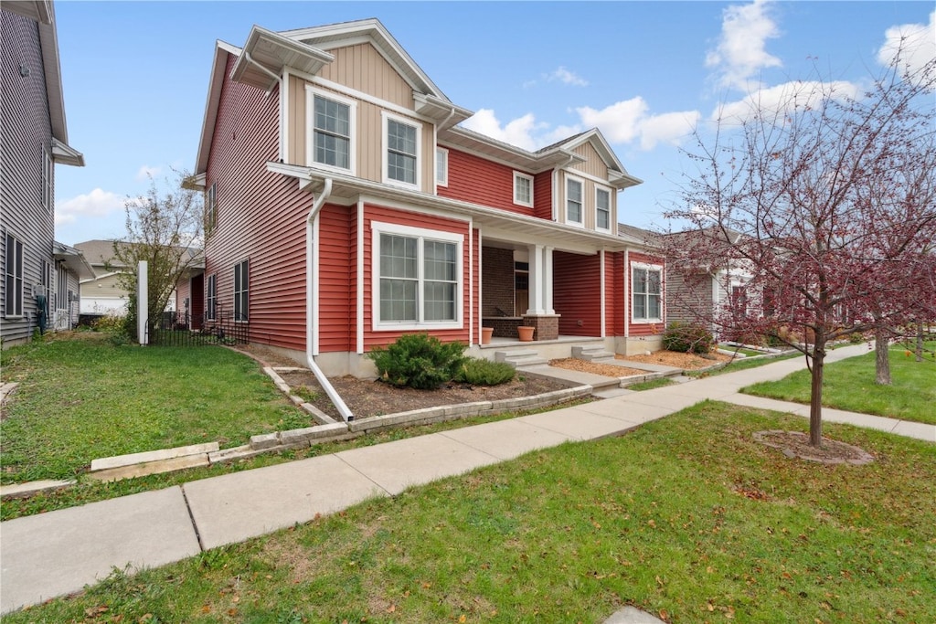 view of front facade with a front yard