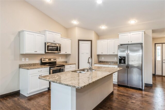 kitchen featuring sink, white cabinetry, stainless steel appliances, a center island with sink, and vaulted ceiling