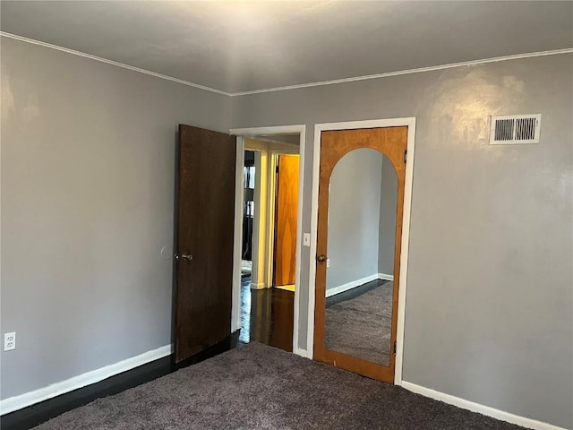 202 N Williams St, Anamosa, IA 52205 - carpeted empty room featuring baseboards, arched walkways, and ornamental molding