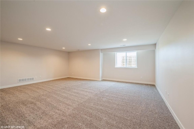 unfurnished room featuring carpet