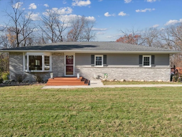 single story home with a front lawn