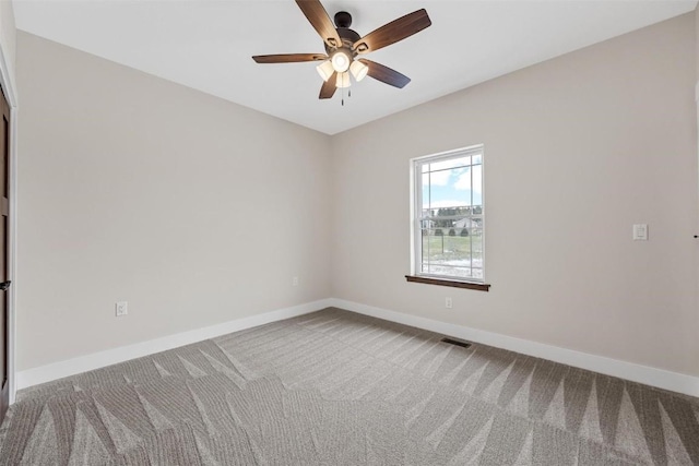 carpeted empty room featuring ceiling fan