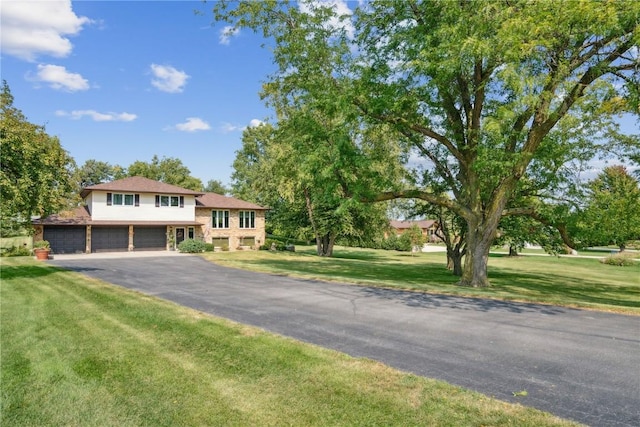 view of front of property featuring a front lawn and a garage