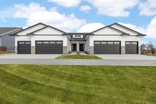 view of front of home featuring a garage and a front yard