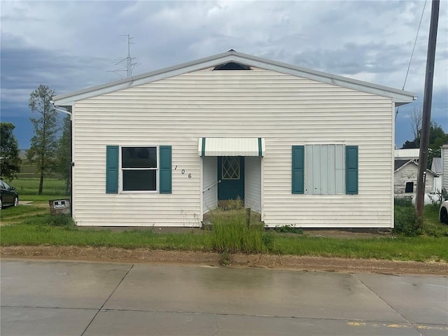 view of front of property