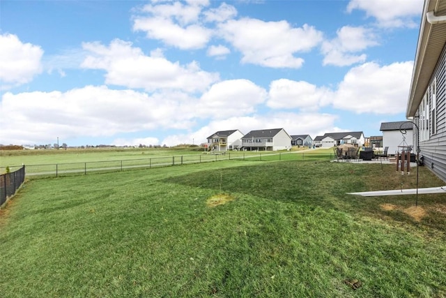 view of yard featuring a rural view