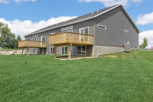 332 Quiver Ct, Marion, IA 52302 - back of house with a wooden deck and a lawn