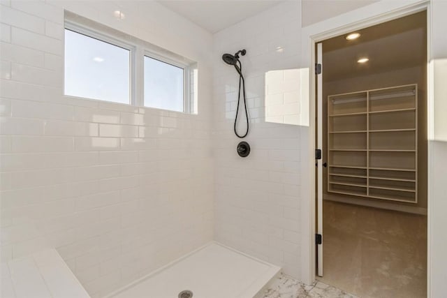 bathroom featuring tiled shower