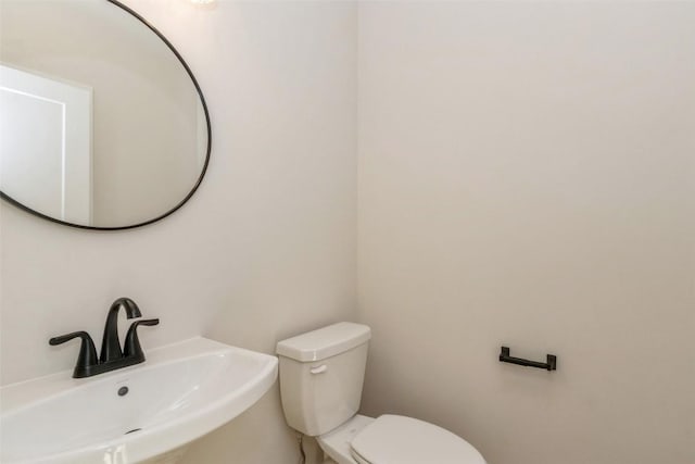 bathroom featuring toilet and sink