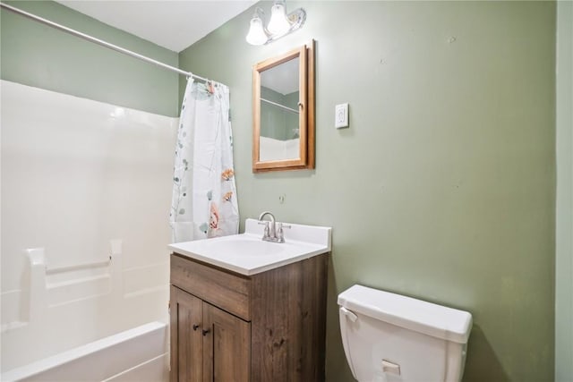 bathroom featuring shower / tub combo with curtain, vanity, and toilet