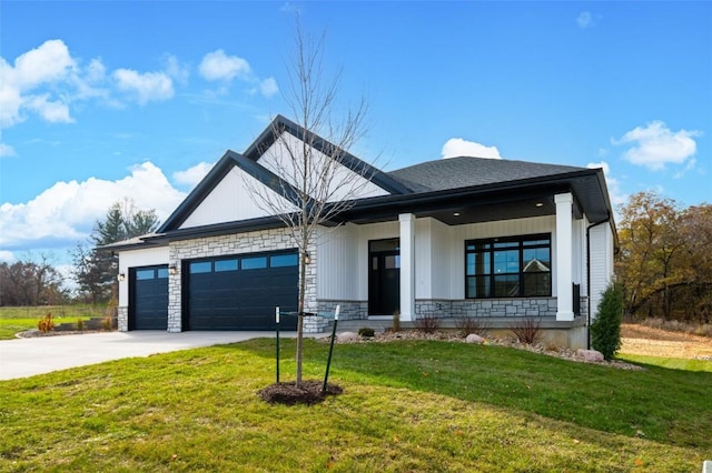 view of front of property featuring a front lawn and a garage