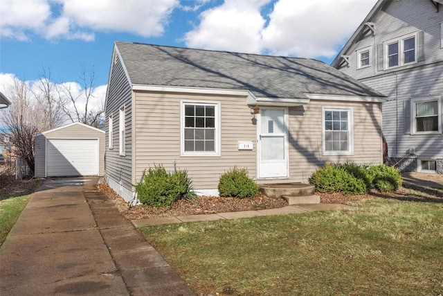 view of front of property featuring a garage, an outdoor structure, and a front yard