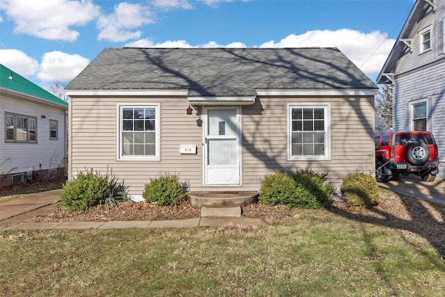 view of front of property with a front yard