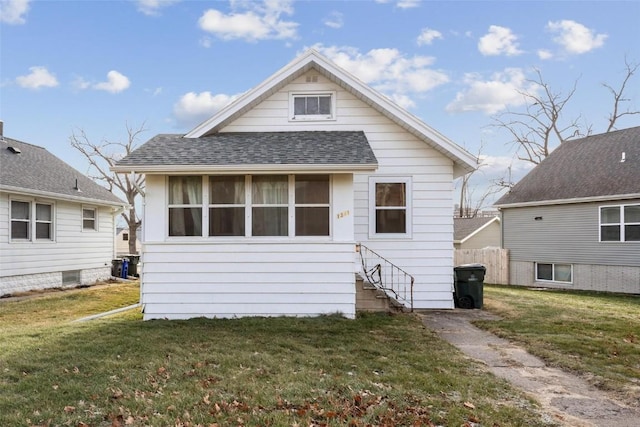 view of front of house featuring a front lawn