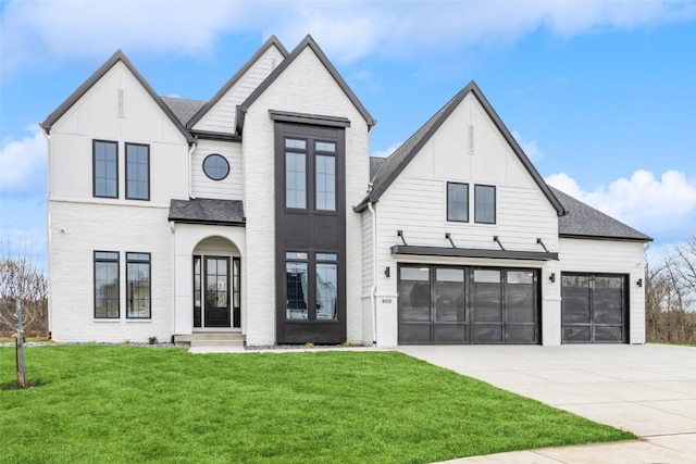 modern inspired farmhouse featuring a garage and a front lawn