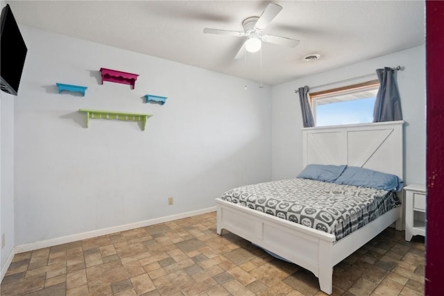 bedroom with ceiling fan