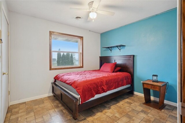 bedroom with ceiling fan