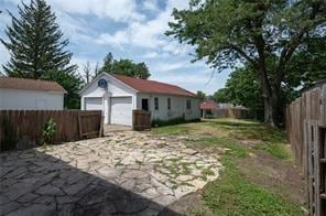 view of yard featuring an outdoor structure and a garage