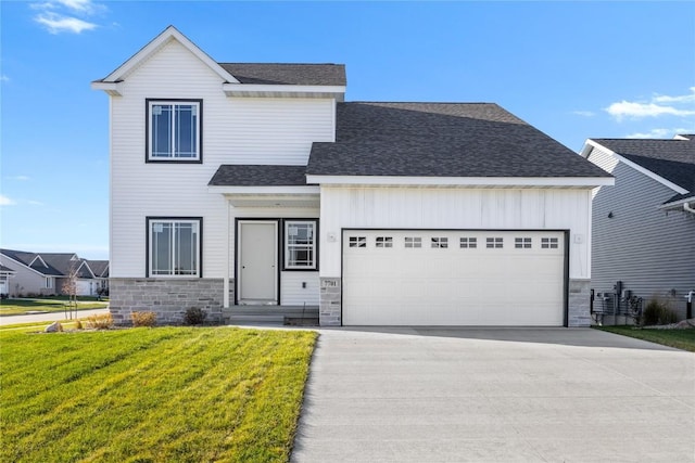 view of front facade featuring a front yard and a garage