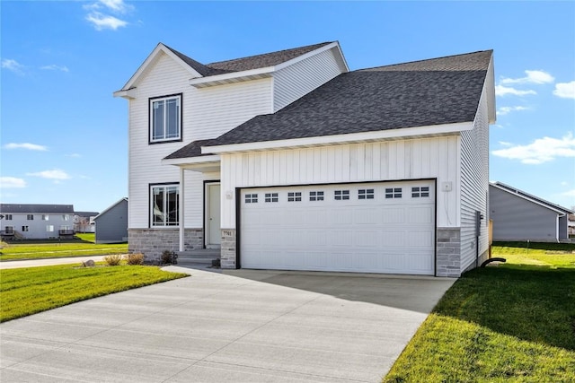 view of front of house featuring a front lawn