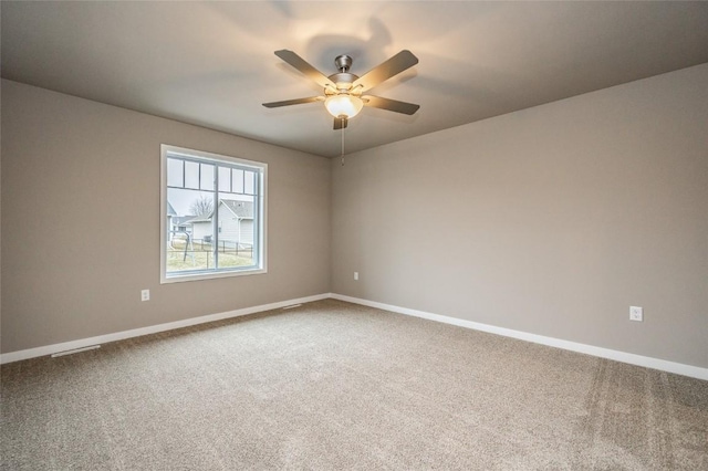 carpeted empty room featuring ceiling fan