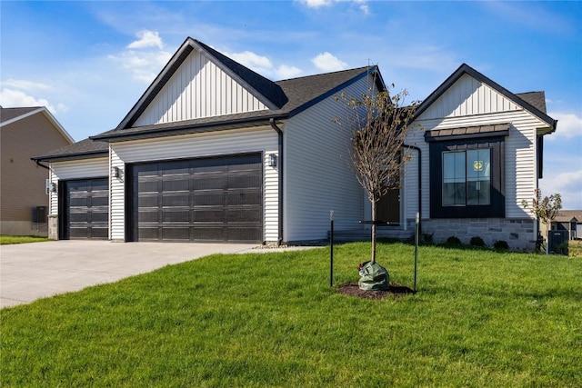 modern farmhouse style home featuring a front yard and a garage